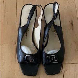 Salvatore Ferragamo Pumps Sz 8.5